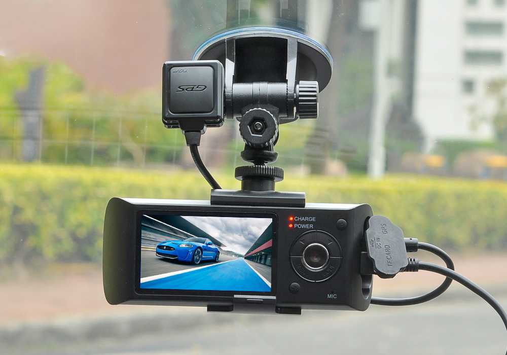Лучшие видеорегистраторы с двумя камерами - рейтинг 2021