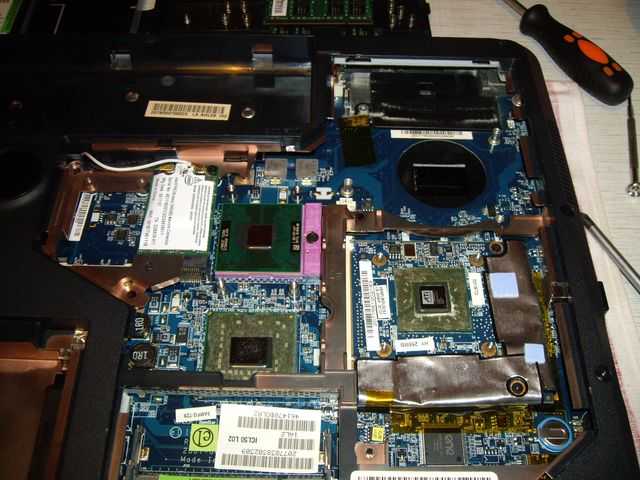Acer Aspire 5920G компактный имиджевый ноутбук за небольшую цену с GeForce 8600M GT 256 Мб и с не уступающим ей по производительности остальным оснащением.