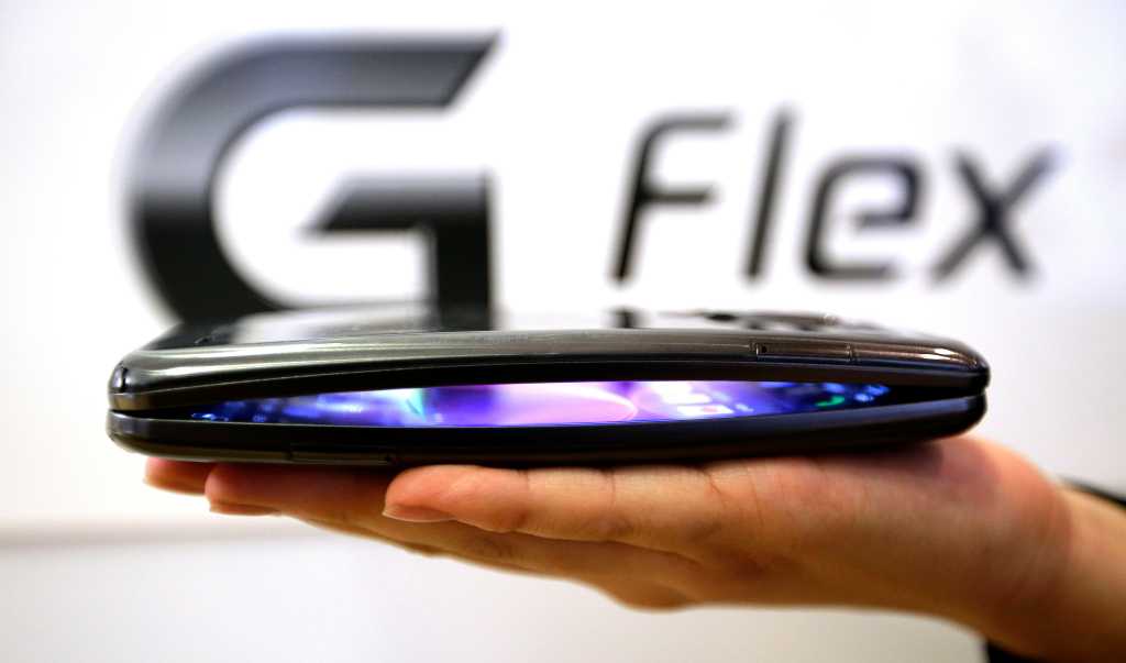 Компания LG Украина пригласила журналистов к себе в офис на «час знакомства» с LG G Flex – изогнутым смартфоном с гибким экраном и уникальной самовосстанавливающейся задней крышкой.