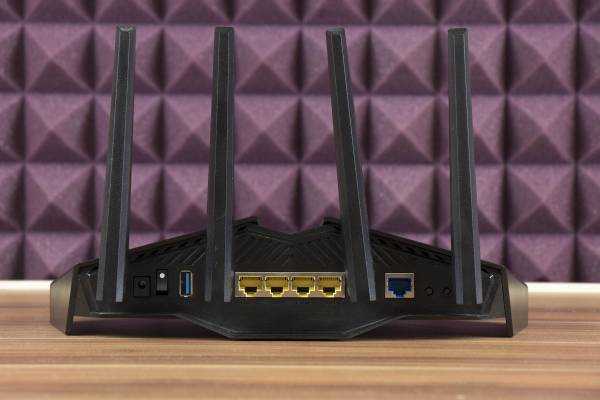 Роутер класса AX5400 с портом USB 3.2, четырьмя внешними антенными и обоснованным ценником